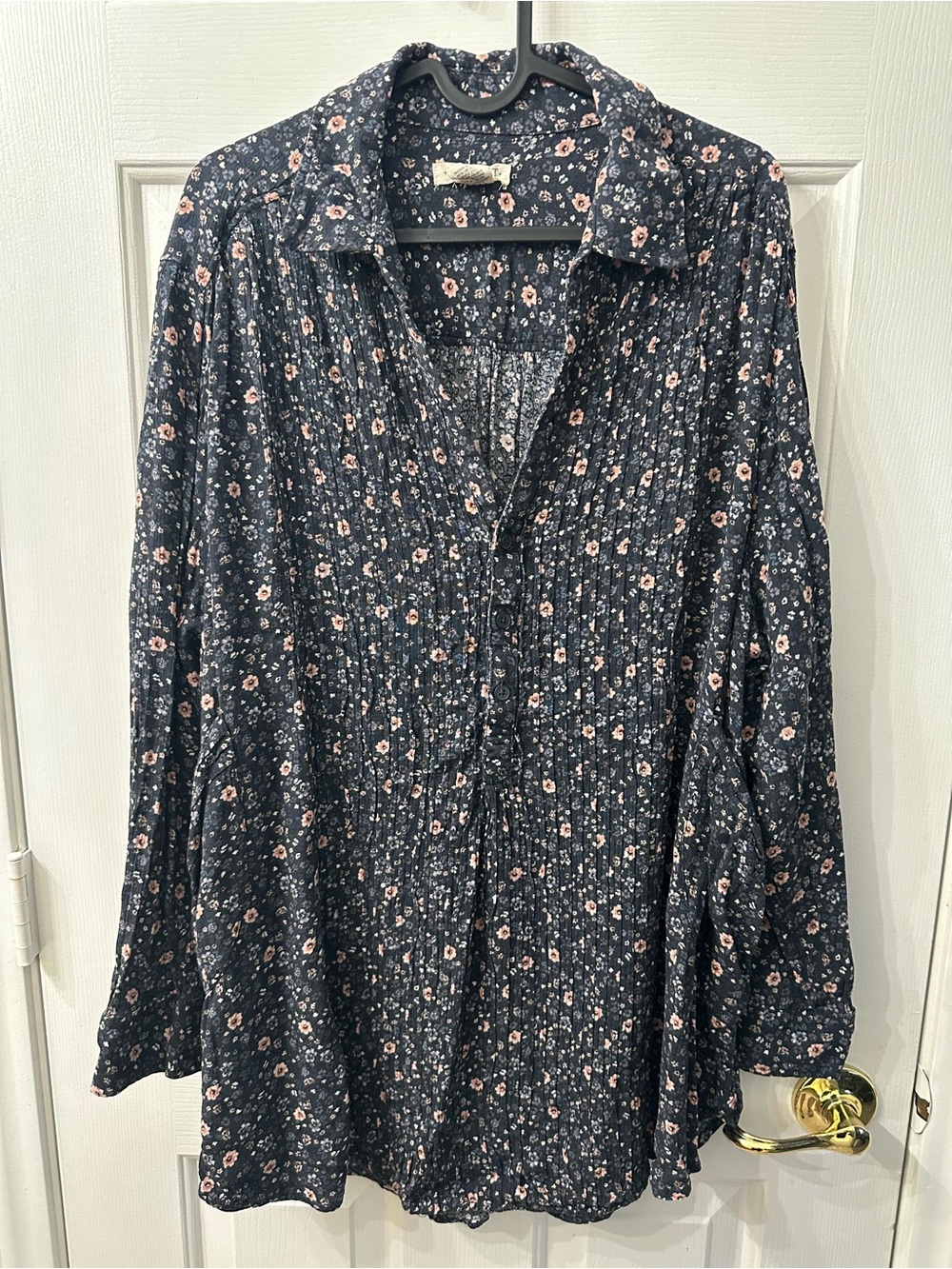 Torrid FESTI Top Tunic Long Sleeve Gray Pink Flowy Collar Buttons Pockets 0X